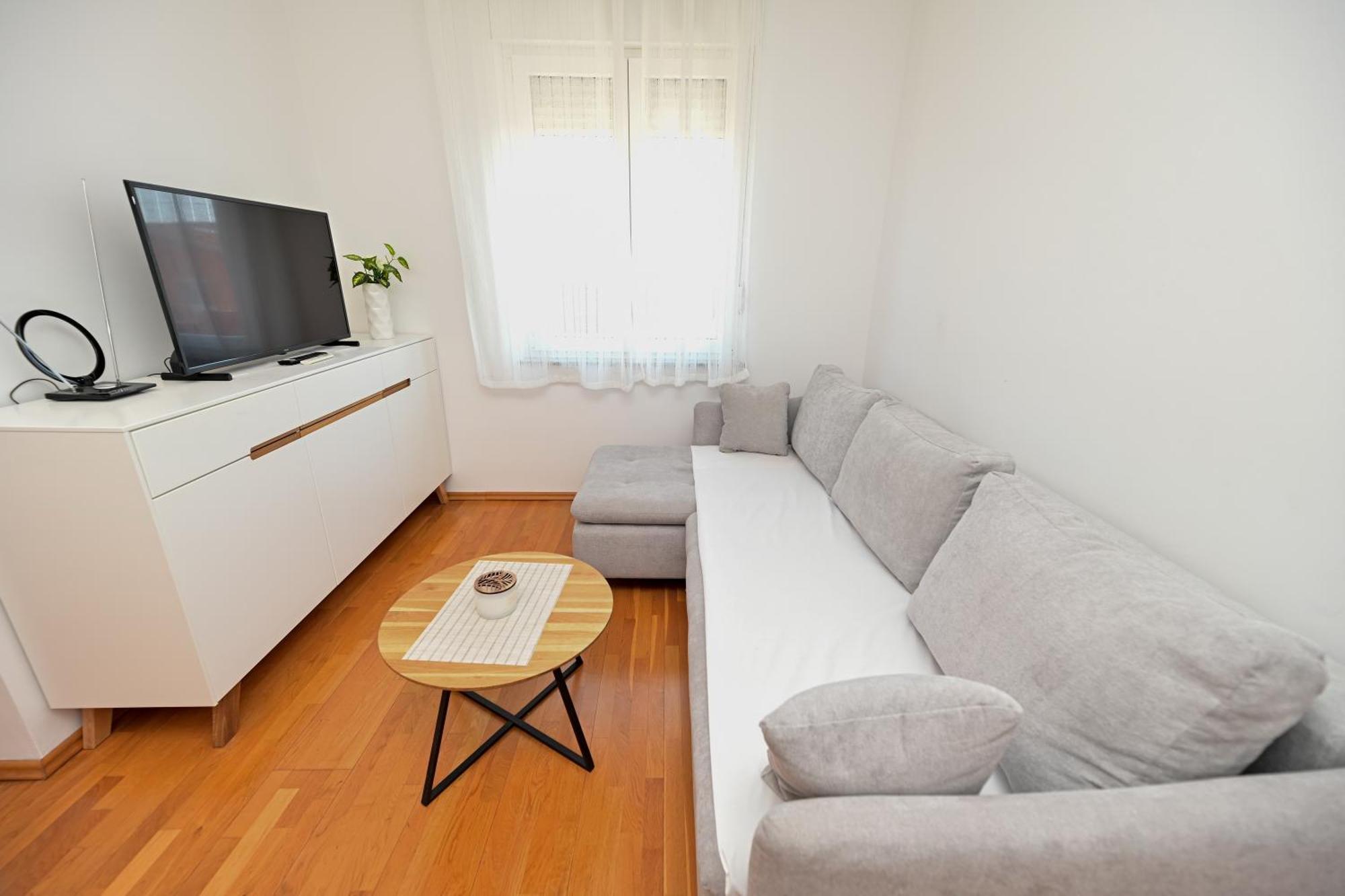 Apartman Ajduk With Parking And Terrace Apartment