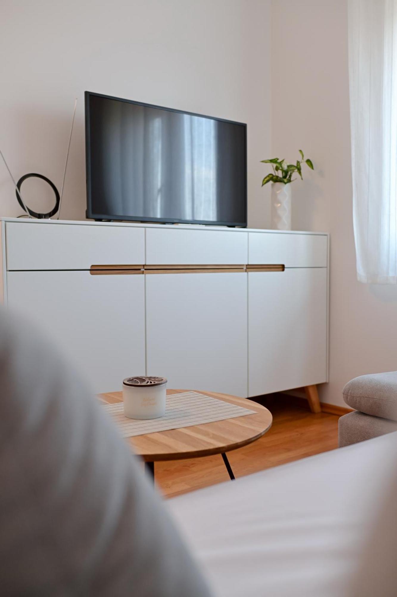 Apartman Ajduk With Parking And Terrace Apartment Zadar