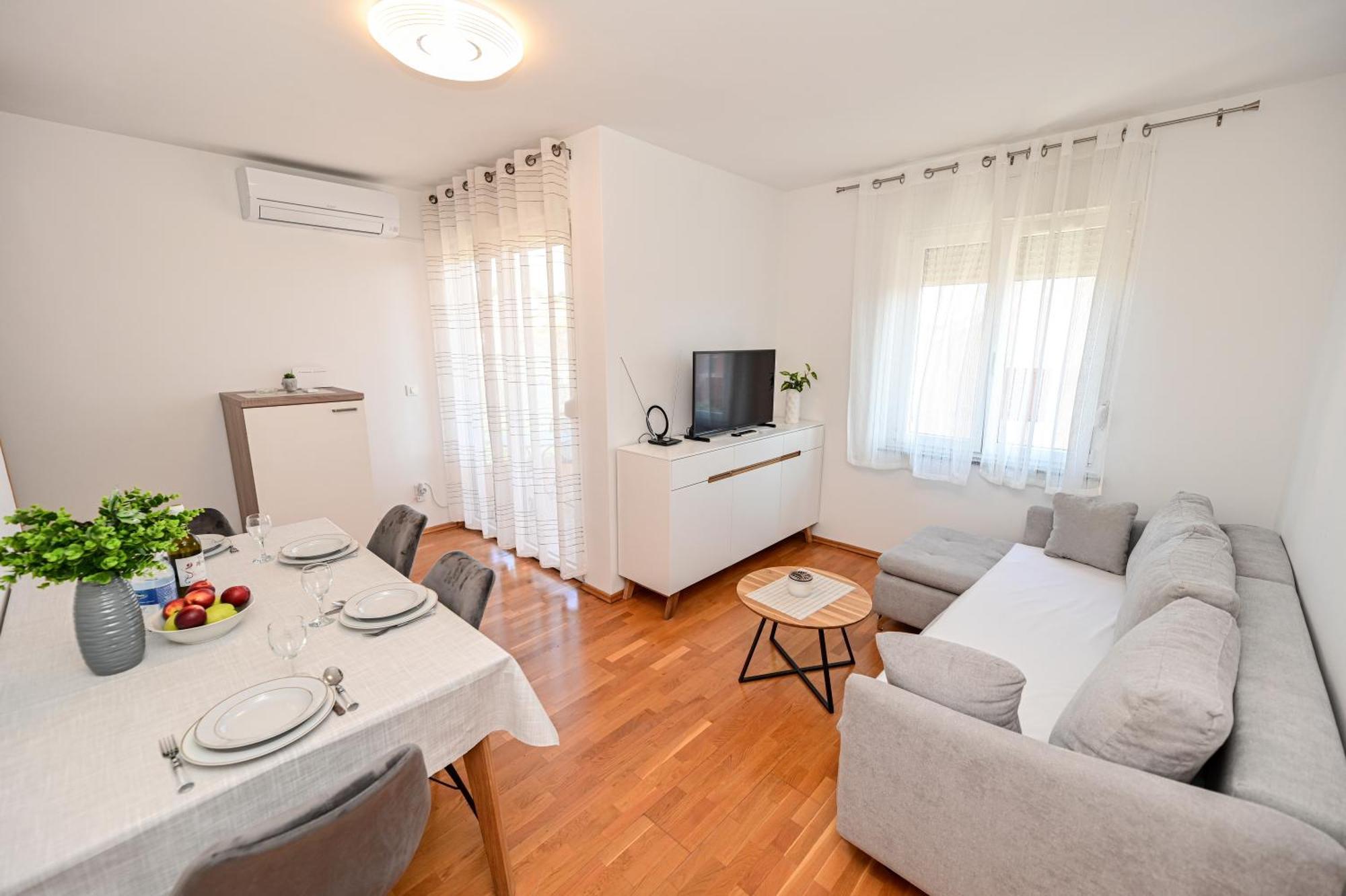Apartment Apartman Ajduk With Parking And Terrace *